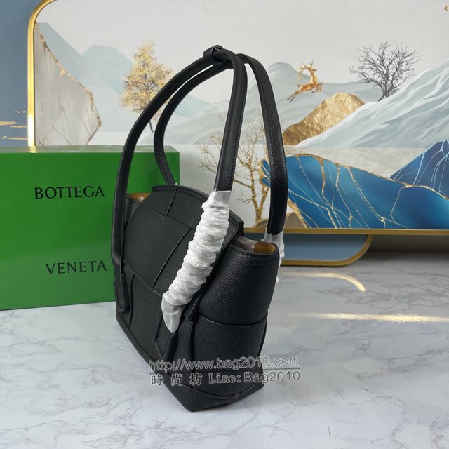 Bottega veneta高端女包 KF009 寶緹嘉爆款ARCO編織款荔枝紋黑色手提包 BV經典款ARCO蝙蝠包  gxz1219